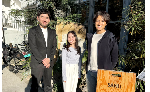 写真右から、齋藤氏、赤木氏