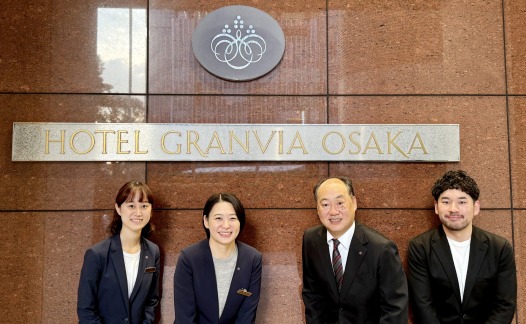 執行役員 営業戦略部長 出口様、営業戦略部 マーケティング企画グループ 課長 岩田様、営業戦略部 マーケティング企画グループ 主任 西尾様